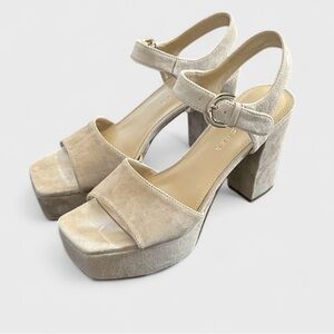Marc Fisher LTD Cinthia Platform Sandals Women’s 8.5 Light Beige Suede NWT